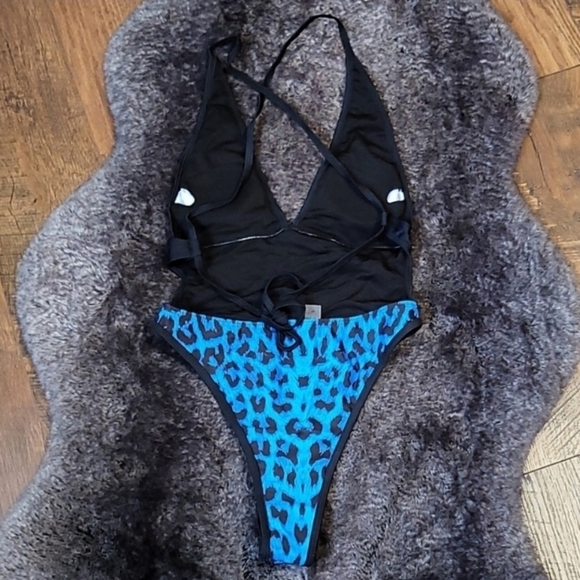 New Blue Leopard Open Back One piece Swimsuit Size M - Picture 6 of 6